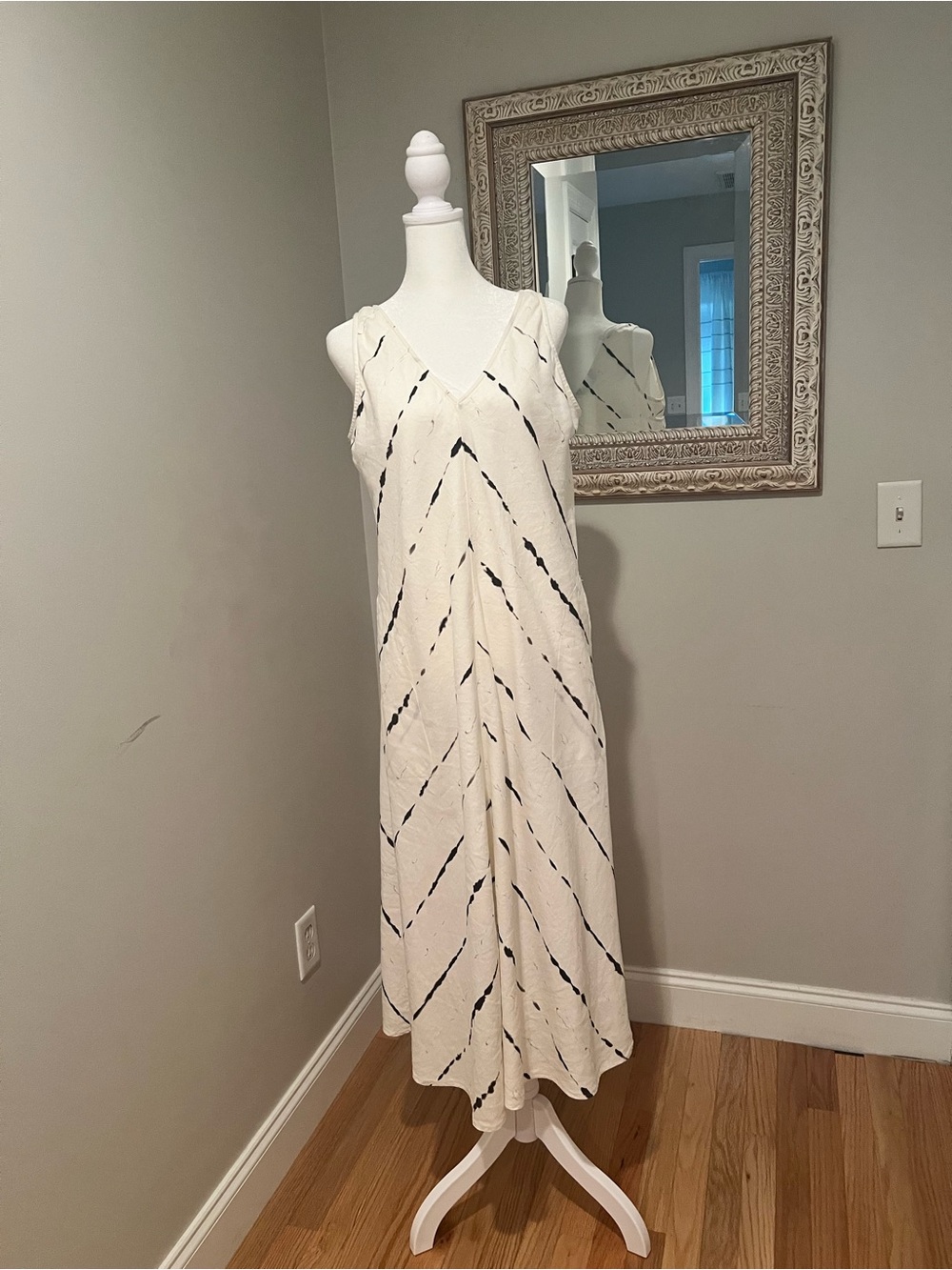 Simply Vera Vera Wang Cream Maxi Dress with black Stripe Accents